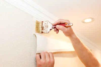 Pose de papier peint à Plouyé — revêtements muraux et toiles de verre